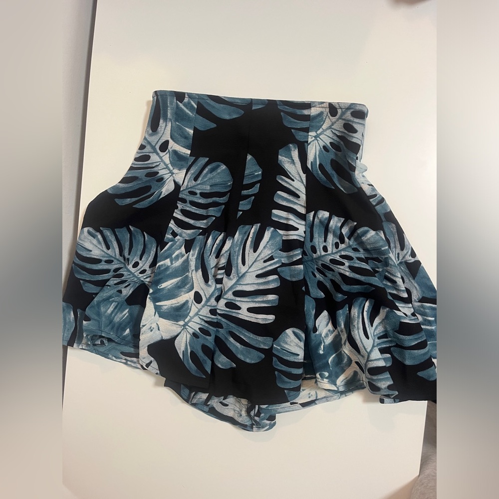 Beautiful fitted palm skort